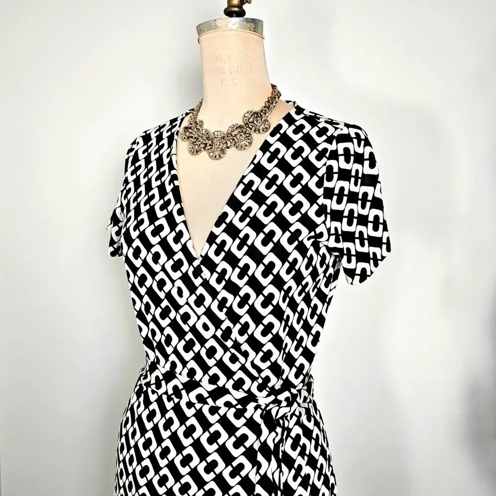 Diane von Furstenberg Silk Jersey Wrap Dress Black Cream Chain Print Size 6 - Picture 11 of 14